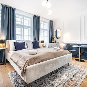 Beautifully Renovated At Lesser Town Apartment Prague